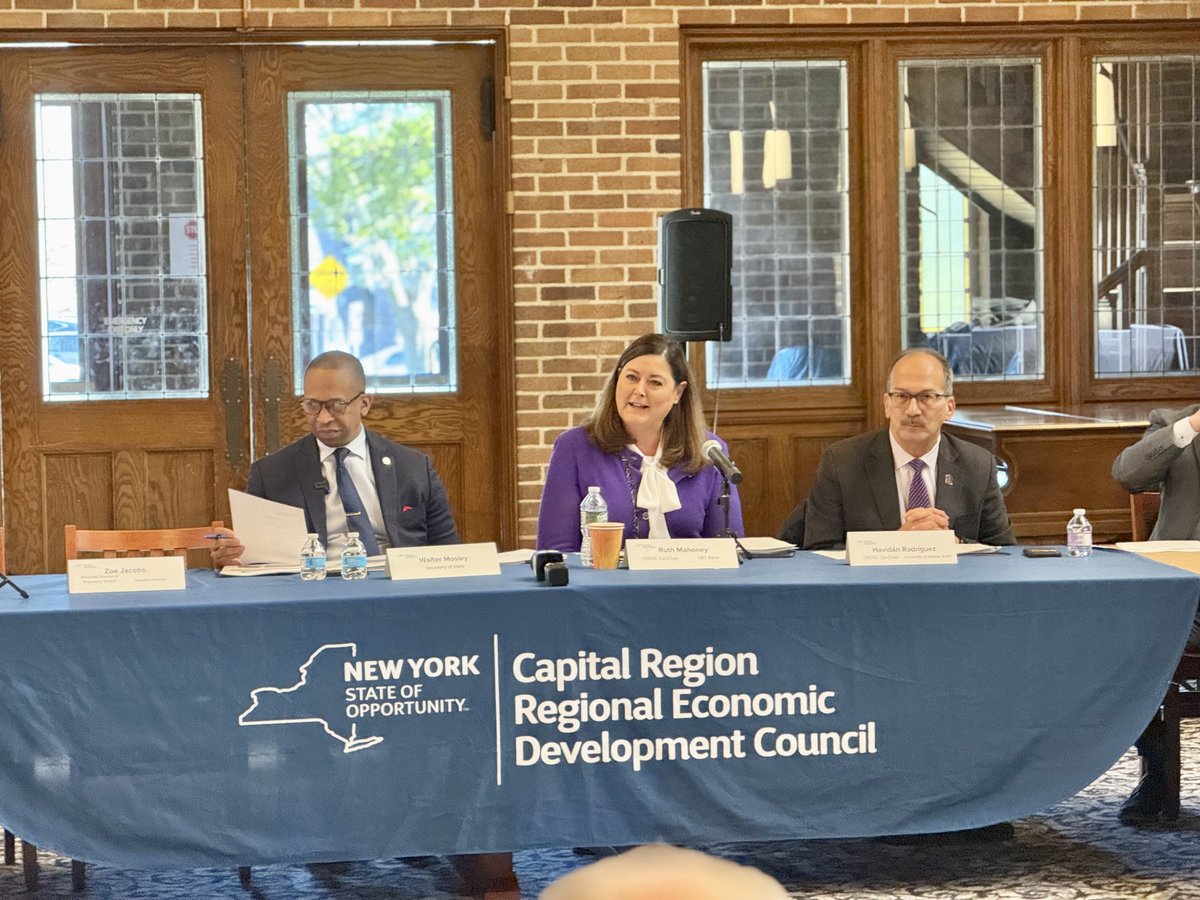 Maria College tweet media