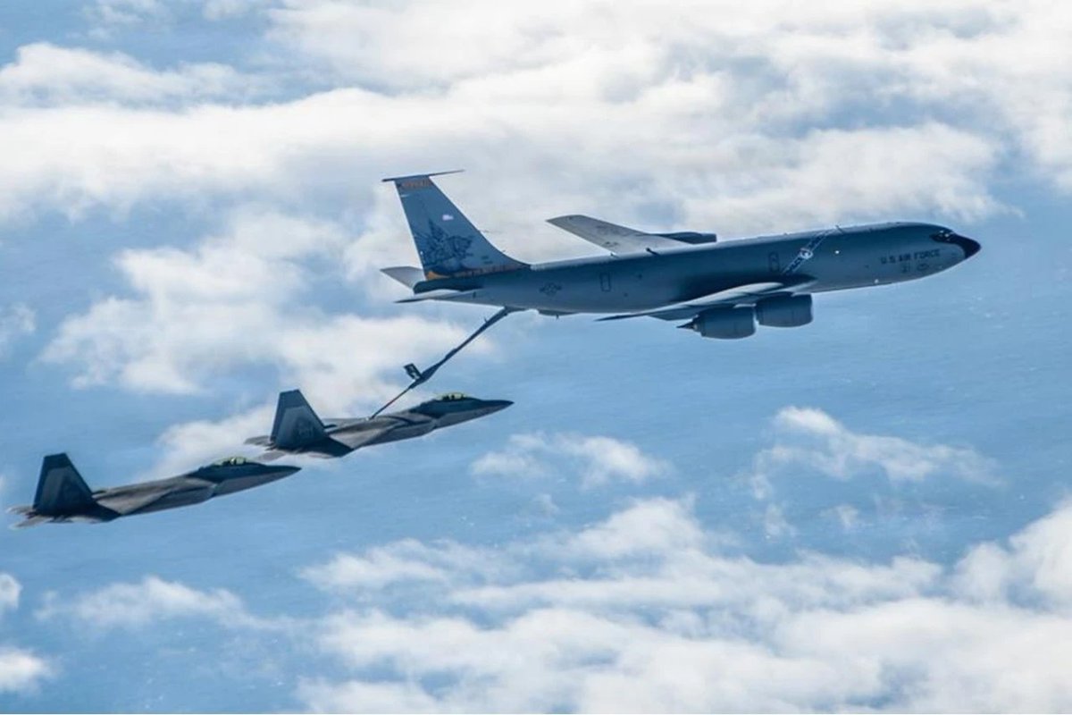 dybolaygazetesi's tweet image. 🔴ABD uçakğı düştü 6 askeri öldü 

diyarbakirolay.com.tr/haber/abd-ucak… 

#FenerinMaçıVar #KGvFB #Saat 03.35 #Uyuyamadığımda