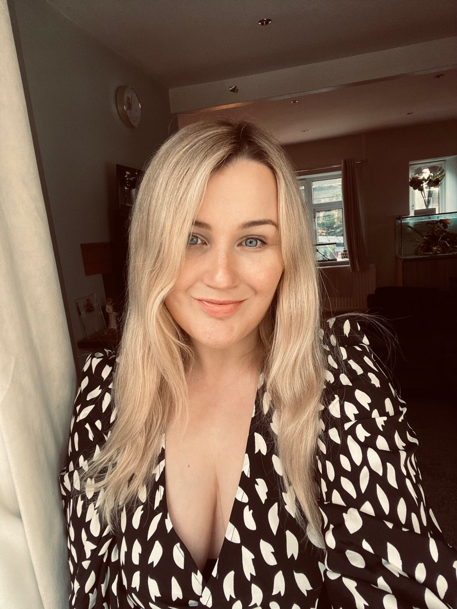 SHarrhy's tweet photo. 5 weeks postpartum, and finally feeling a little human again! https://t.co/lBhv4oUNTY