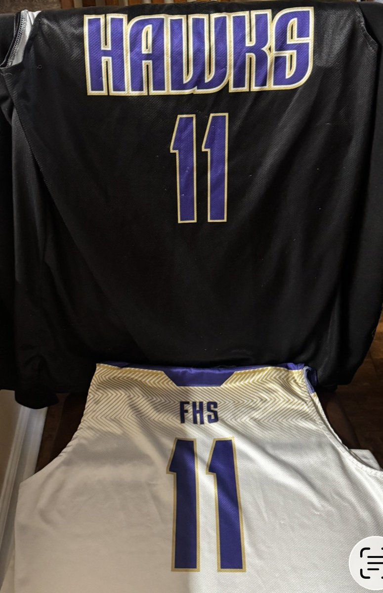 nuewasouthere's tweet photo. As I am about to play my final High School basketball Game 😥😥I wanna thank my coaches , my teammates and my family who believed in me and seen me on this journey it bitter sweet only played with my boys this year and the bond is strong 💪🏾 we locked in forever #HawksNation https://t.co/1M1NzLTiEp