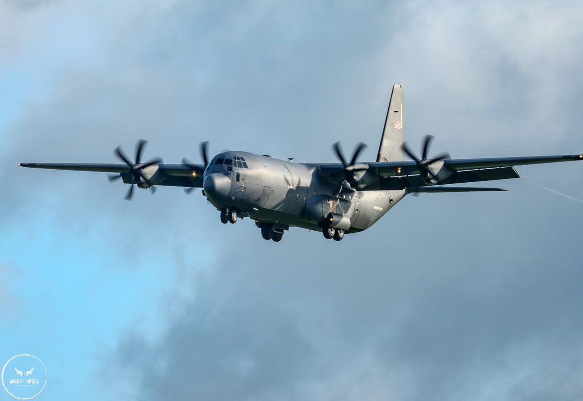 FlconEYES's tweet image. SHARK77 | 04-3143 | AE138B
LOCKHEED MARTIN C-130J Super Hercules

Desde #PuertoPrincipe 
#Now #ADSB #cuavion #Cuba #13Mar