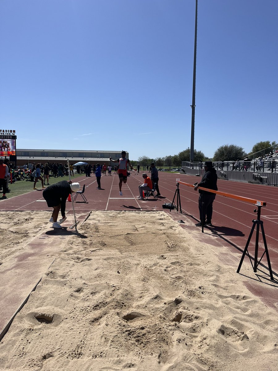 LHHS Track tweet media