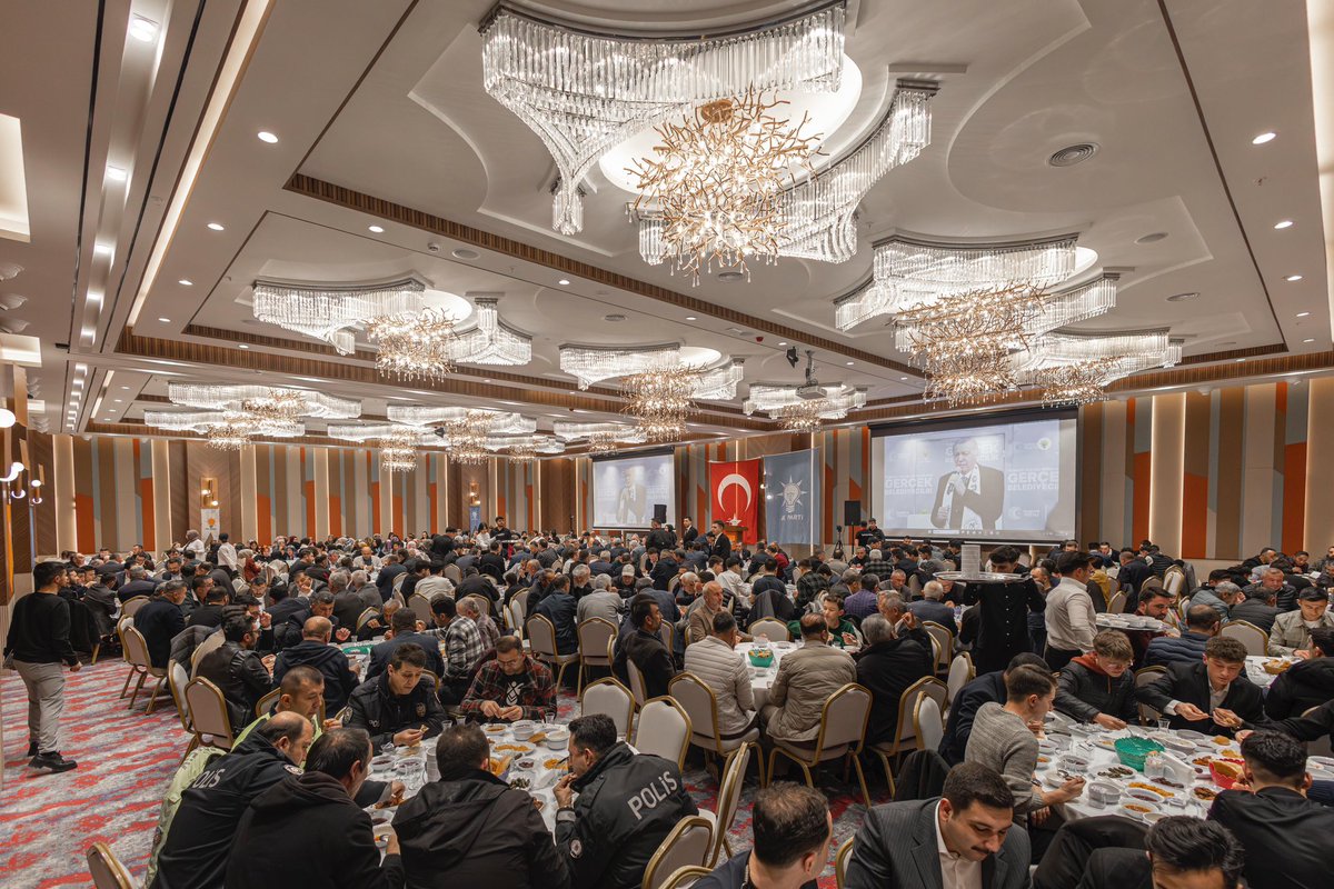 fatihozgokcen's tweet photo. AK Parti Grup Başkanvekilimiz Sayın Abdülhamit Gül’ün teşrifleriyle; Ereğli, Emirgazi, Karapınar ve Halkapınar teşkilatlarımızla iftar soframızda buluştuk. 

Ramazan’ın huzurunu paylaştığımız bu güzel akşam için Sayın Bakanımıza ve kıymetli dava arkadaşlarımıza teşekkür ederim. https://t.co/tyinrx3xYD