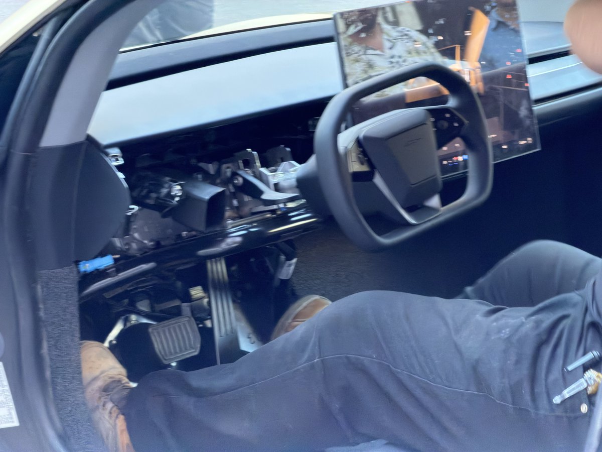 DavidMoss's tweet image. Close up shots of the 3rd Cybercab here on site in downtown Austin at Tesla’s SXSW pop up