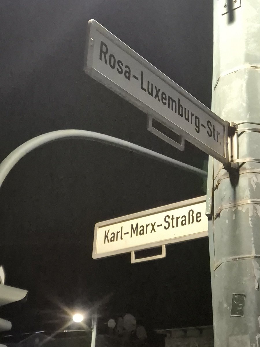 Antifa_Ultras tweet media