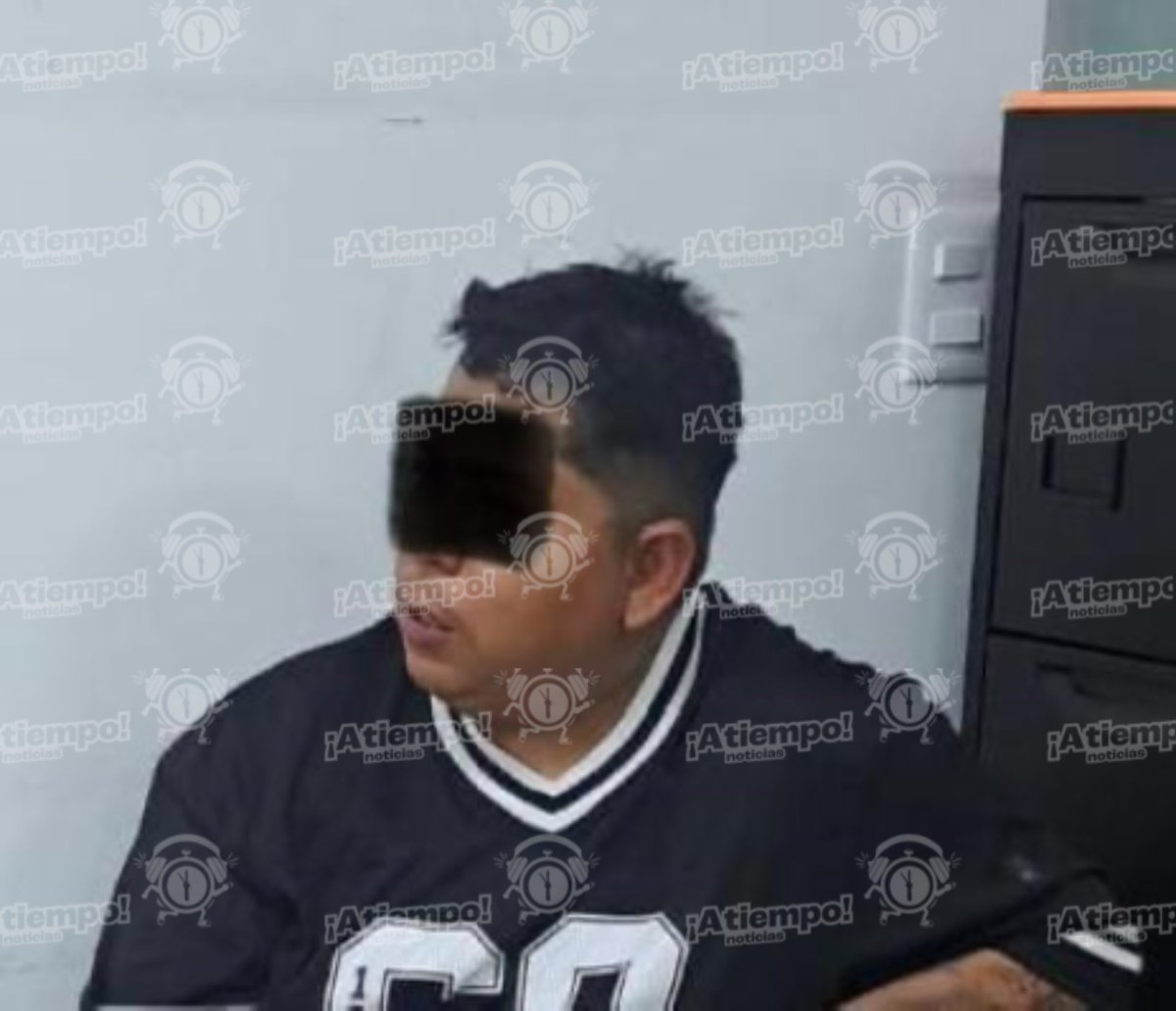 atiemponot's tweet image. 🚨🚨 Cae presunto generador de violencia en #Libres

Detienen a Miguel D., alias “El Chintrolis”, señalado como líder de la banda Los Chintrolis. Es investigado por robo de transporte de carga, narcomenudeo, secuestro y homicidio, además de estar relacionado con recientes