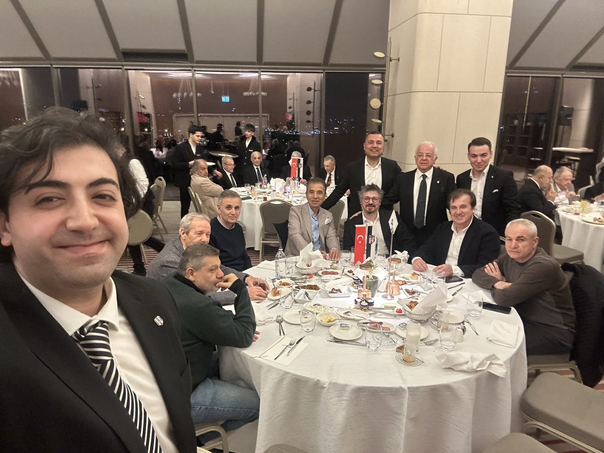 affanbaskan's tweet photo. Bugün gururla andığımız futbol efsanelerimize, camiamıza verdikleri hizmetlerin artarak devam etmesini diledim. 

Genç nesillerimize ise Beşiktaş’a dair biriktirdiğimiz deneyimleri ve hafızamızda yer eden unutulmaz anıları bir kez daha aktarma fırsatı bulduk.

Bizler de zamanında başkanlarımızdan, büyüklerimizden ve camiamızın abilerinden çok emek gördük.

Bugün bize düşen; köklerine derinden bağlı, yenilikçi ve sorumluluk sahibi gençleri yetiştirmek ve Beşiktaş’a nitelikli isimleri kazandırmaktır.

Çünkü Beşiktaş’ın gerçek gücü, kuşaktan kuşağa aktarılan bu değerlerdir.