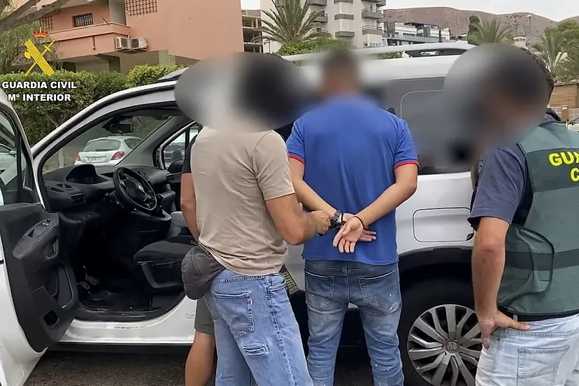 🇪🇸  "Allahu Akbar": agrede a guardias civiles y policías en Roquetas al ser detenido tras robar a punta de cuchillo