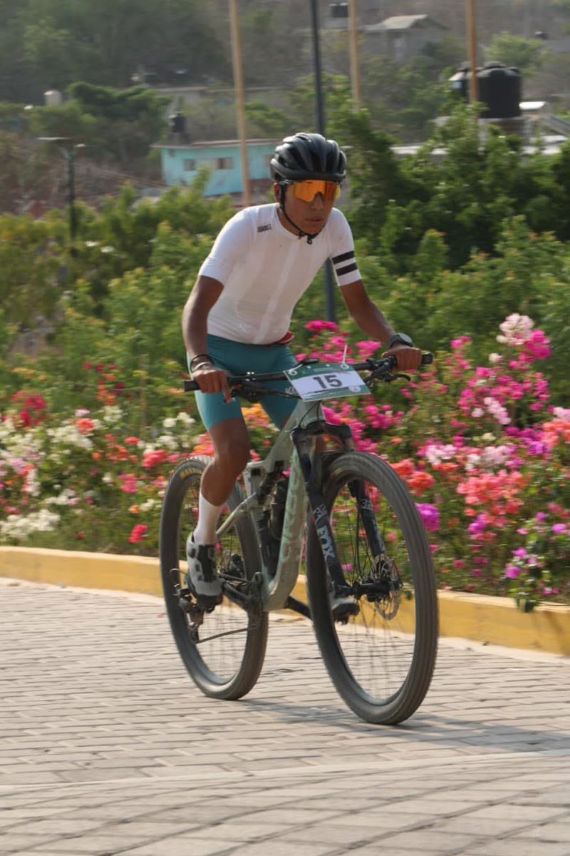 #XXIIEspartaqueadaDeportiva| 
🚴| ¡Cliclismo de montaña en Tecomatlán! 
|| Los ciclistas recorrieron una ruta que transitó por las comunidades del municipio: 
Xantoxtla, Isla La Paz, Tempexquixtle,  La Unión e Ixtayo. 
¡No te pierdas de esta justa deportiva!