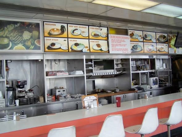 RealJorgeSBeach's tweet photo. Best breakfast in South, Fl when I was a kid? I'll have 1 pancake, order of bacon, 2 burgers & a birch beer. Could never finish it all. My brothers would finish it.
#RoyalCastle https://t.co/OpxC8k7EbG