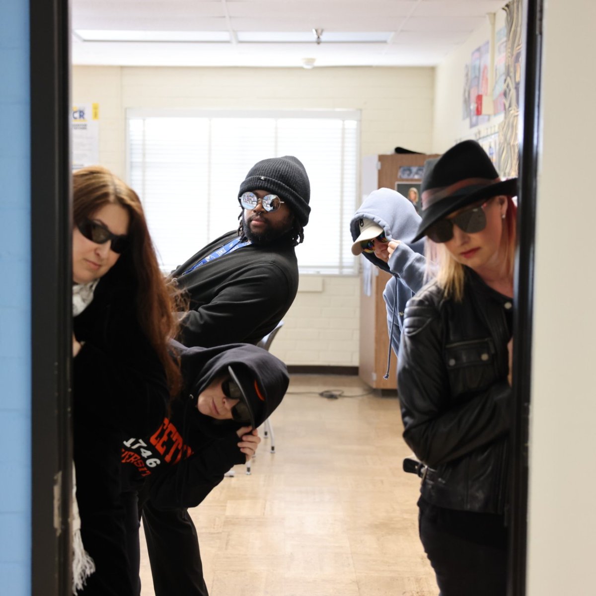 ECRCHS's tweet image. Mission accomplished✅

Our staff went Incognito for Incognito Day on Tuesday, and the looks did not disappoint. 😎

Who do you think had the best incognito outfit? 🤔

Go Royals! 🐻🎉

#WeAreECR | #GoRoyals | #SpiritWeek | #Teachers | #incognitomode