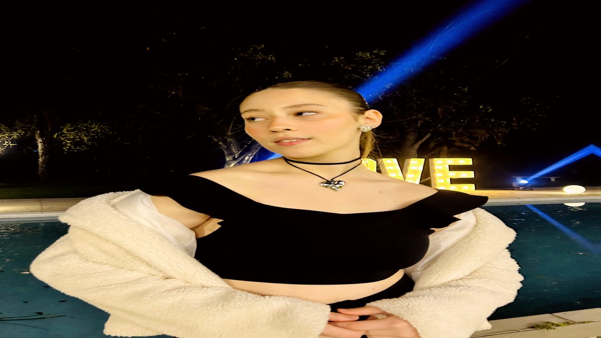 YuonneG23076's tweet image. Moonlit pre-game dip—caught the drip before the club did 🌌💧 #NightShift #PoolsideEnergy