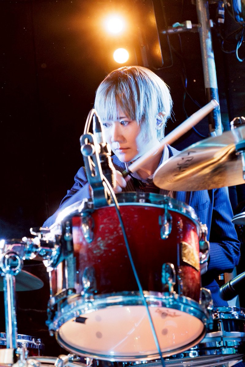 April in 85 official tweet media