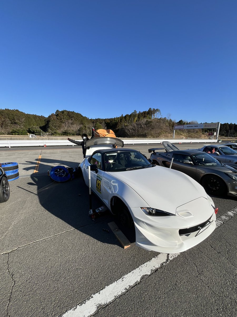 なるい tweet media