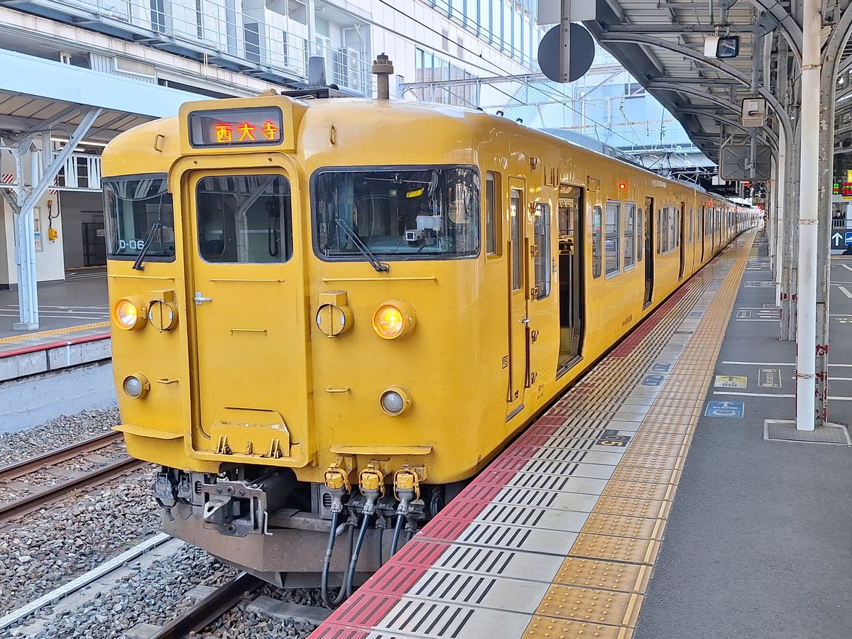 itsuki402003's tweet photo. 3/14
5706M　
ダイ改後臨運用　
最後の115系での定時通勤
幼少の頃から、高校での通学
社会人になってからの通勤
振り返れば奴がいる的な
岡山県民にとって日常生活に
当たり前だった存在の115系

大変お世話になりました。 https://t.co/dTxJkWcErJ