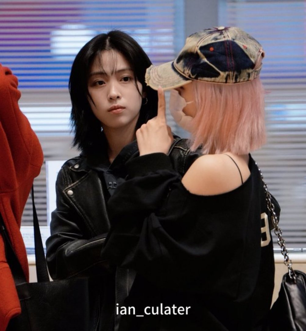 MIDCYS's tweet photo. BLACK BOB RYUJIN AND PINK BOB YEJI WE ARE SO BACK OMG https://t.co/cuE9M5Nh7Q