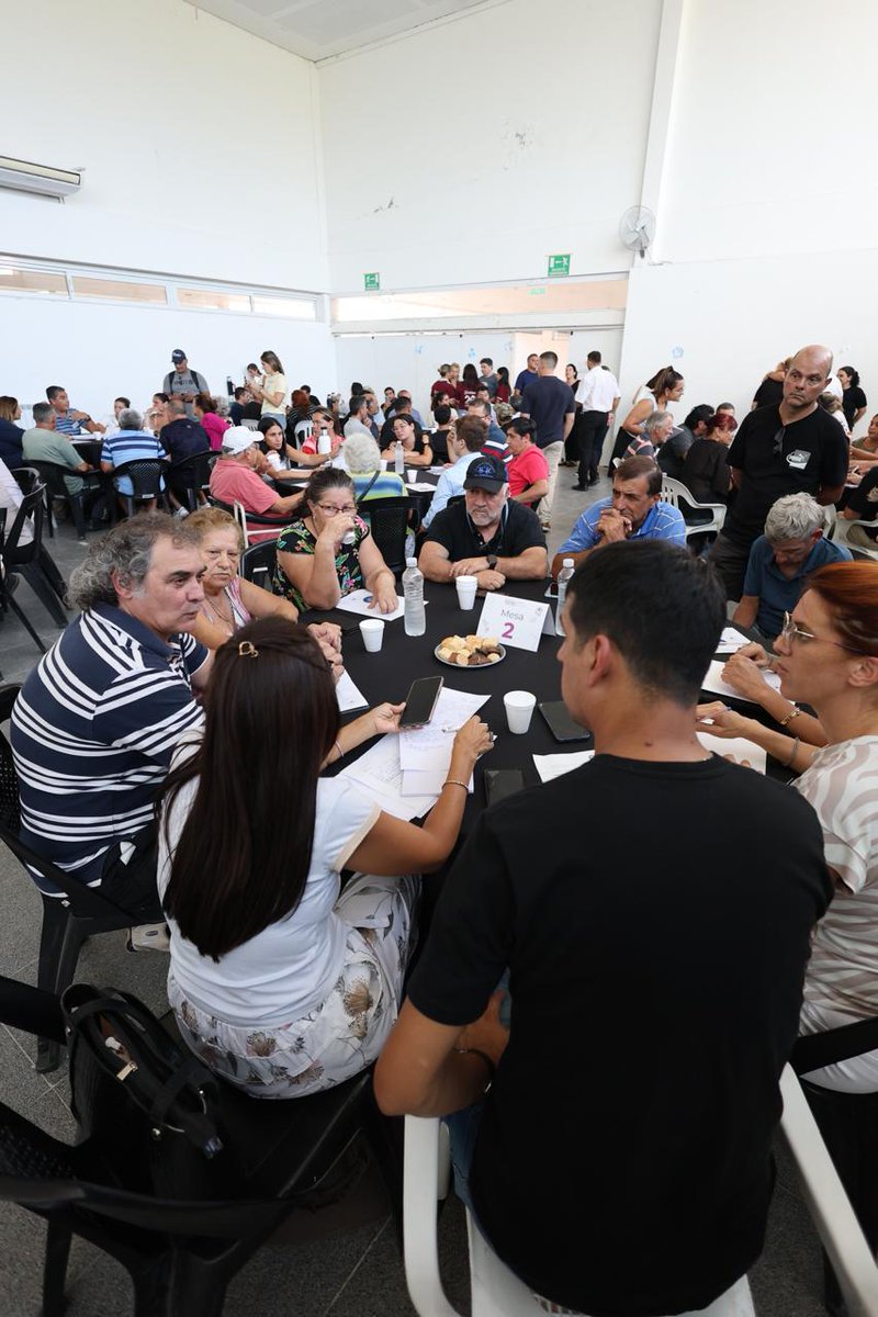 mariogaloppo's tweet photo. Segundo encuentro de ADN Santa Fe. Se realizó en la escuela “La Esmeralda” donde se reunieron las Mesas para el desarrollo local. Vecinos y referentes de instituciones compartieron con los concejales sus miradas y propuestas para fortalecer el perfil productivo de los barrios del sector. ADN Santa Fe plantea una instancia de sistematización, seguimiento y asistencia técnica a lo largo del año para transformar ideas en iniciativas viables y propuestas en normativas.  “Queremos pensar cómo crecemos, con los vecinos como protagonistas del cambio“, dijo @chechobasile