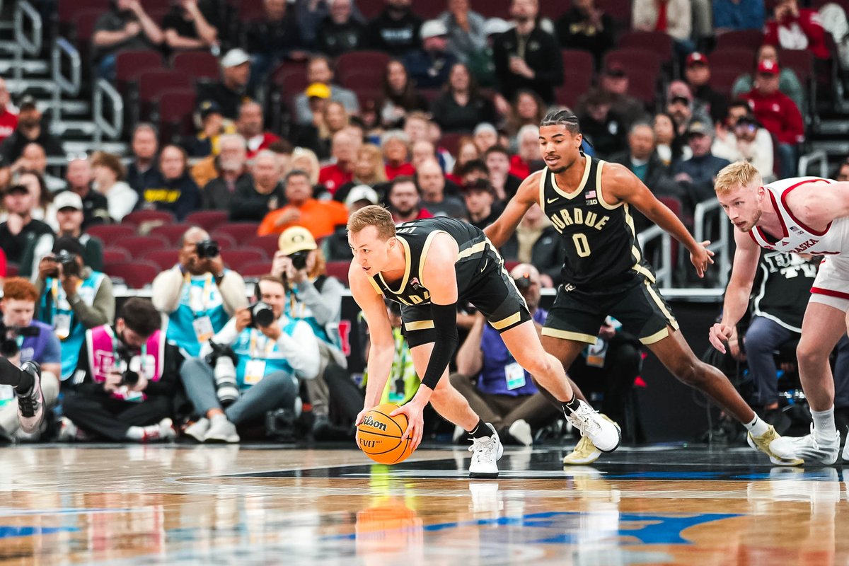 BoilerBall's tweet image. ⏰: 11:18 1st -- Purdue 21, Nebraska 16

Purdue shooting 8-of-14 from the field and have one turnover so far. Huskers 4-of-9 from deep.

✔️: Loyer - 7 pts
✔️: Cluff - 6 pts, 1 reb 
✔️: Cox - 6 pts
✔️: Smith - 3 asts