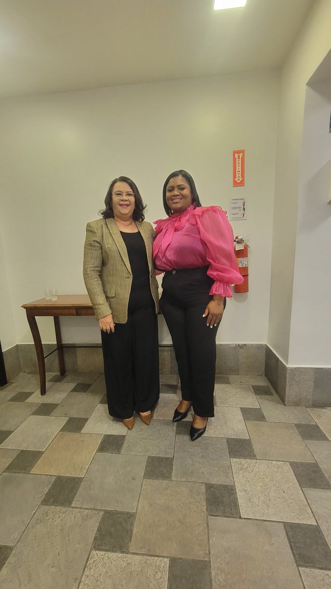DecenaJudith's tweet photo. ¡Agradecida de @EducacionRDo @edumasrd por la invitación al #primercongreso de #educaciontecnicoprofesional y también a la #directora del @InfotepRD @Mmorlapineda por los minutos conversados! https://t.co/qVtHVP1oa9