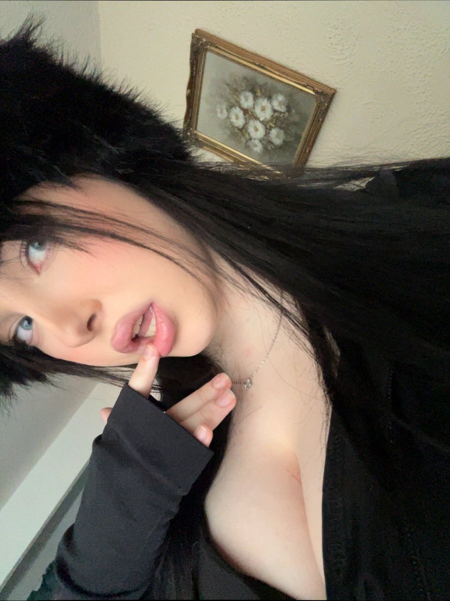 slousi444's tweet photo. Slavic baddie x https://t.co/bdX7i2xNLS