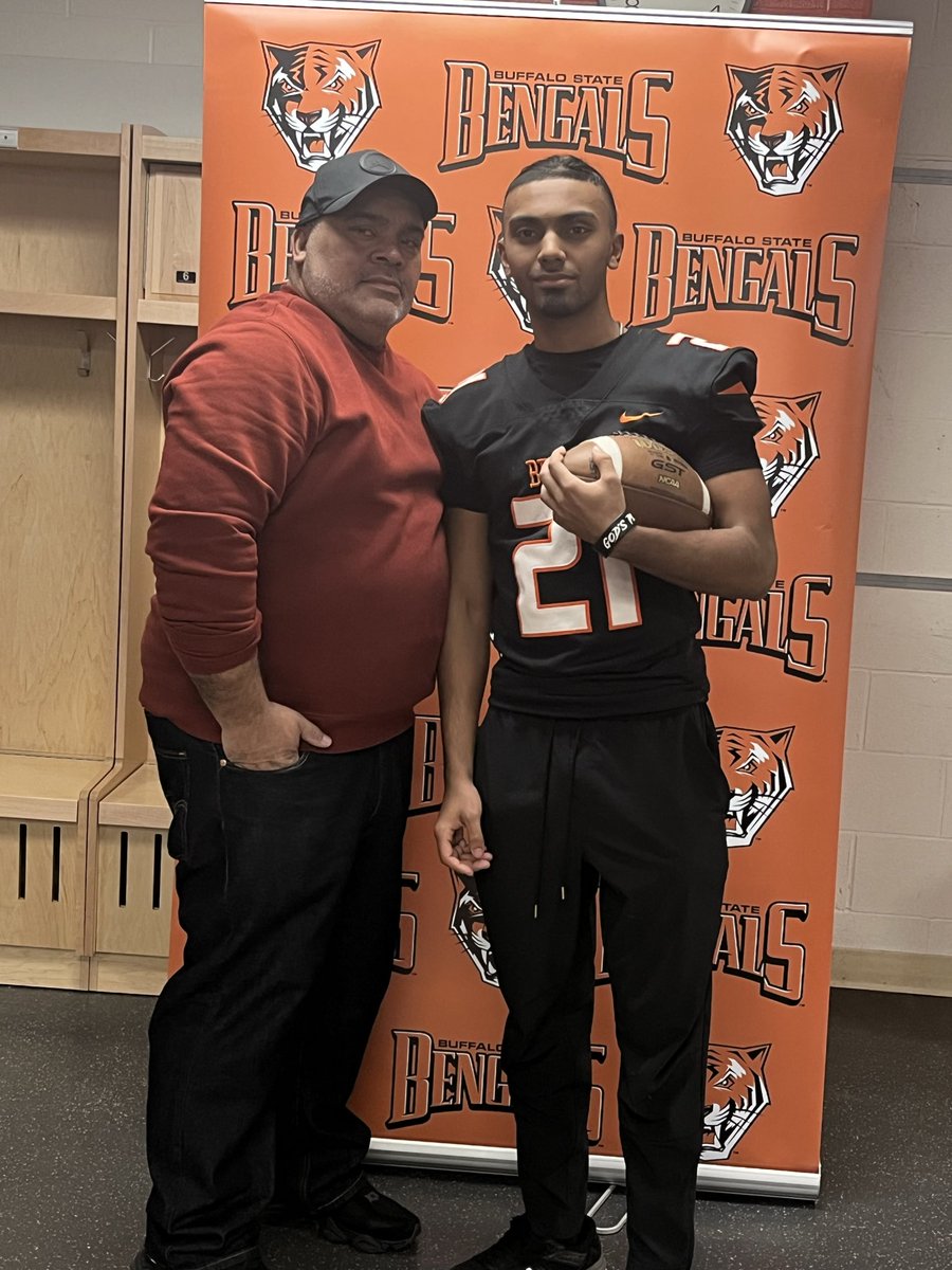 ChrisRam2194's tweet photo. After a great visit and conversation with @CoachMikeNeale I’m proud to announce that I’ve received my first division 3 offer from The Buffalo State University #GoBengals🖤🧡 #AGTG✝️🙏🏽 https://t.co/yUILvPnCCM