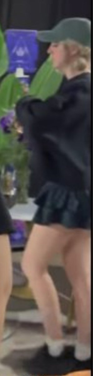 JGuarnizox's tweet photo. @sylveemhm Go out without a skirt, that's all you have to show off your legs. You wear padding in your butt and boobs, you wear a double bra, mini skirts, and you hike them up all the way. You're pathetic. Pick me. Racist and you want to show your ass But on your stream? covered https://t.co/5bRPRw3MwG