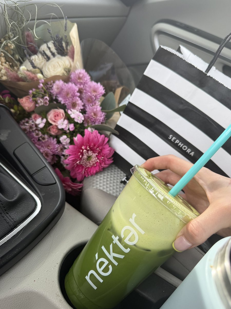 Violette Vaine tweet media