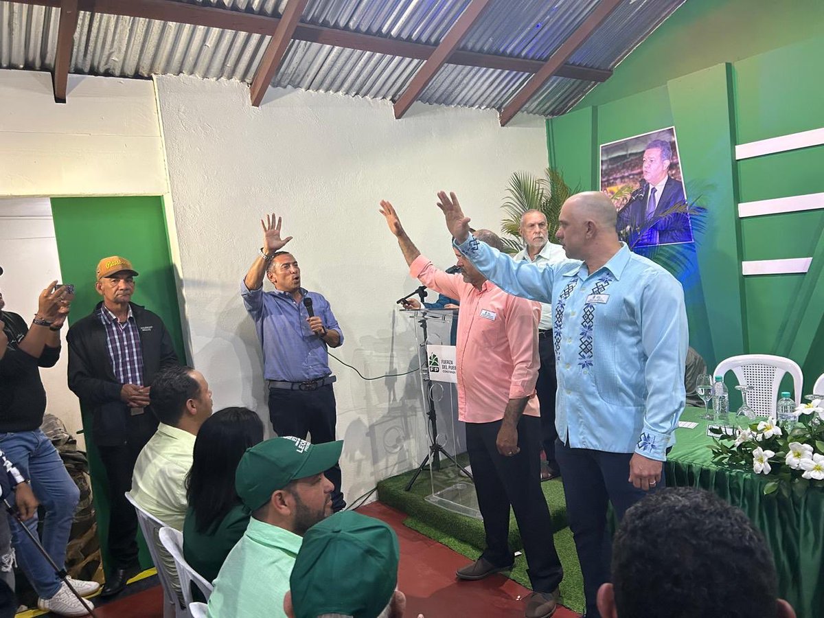 Ahora, en el municipio de Constanza el Pte. Provincial de <a href="/FPcomunica/">@Fuerza del Pueblo (FP)</a> juramenta a dos importantes dirigentes del PRM del municipio de Comstanza, Ambiorix Rodríguez, ex- encargado de obras Públicas del municipio de Constanza y Felipe Abreu. Presentes Juan Rodríguez.