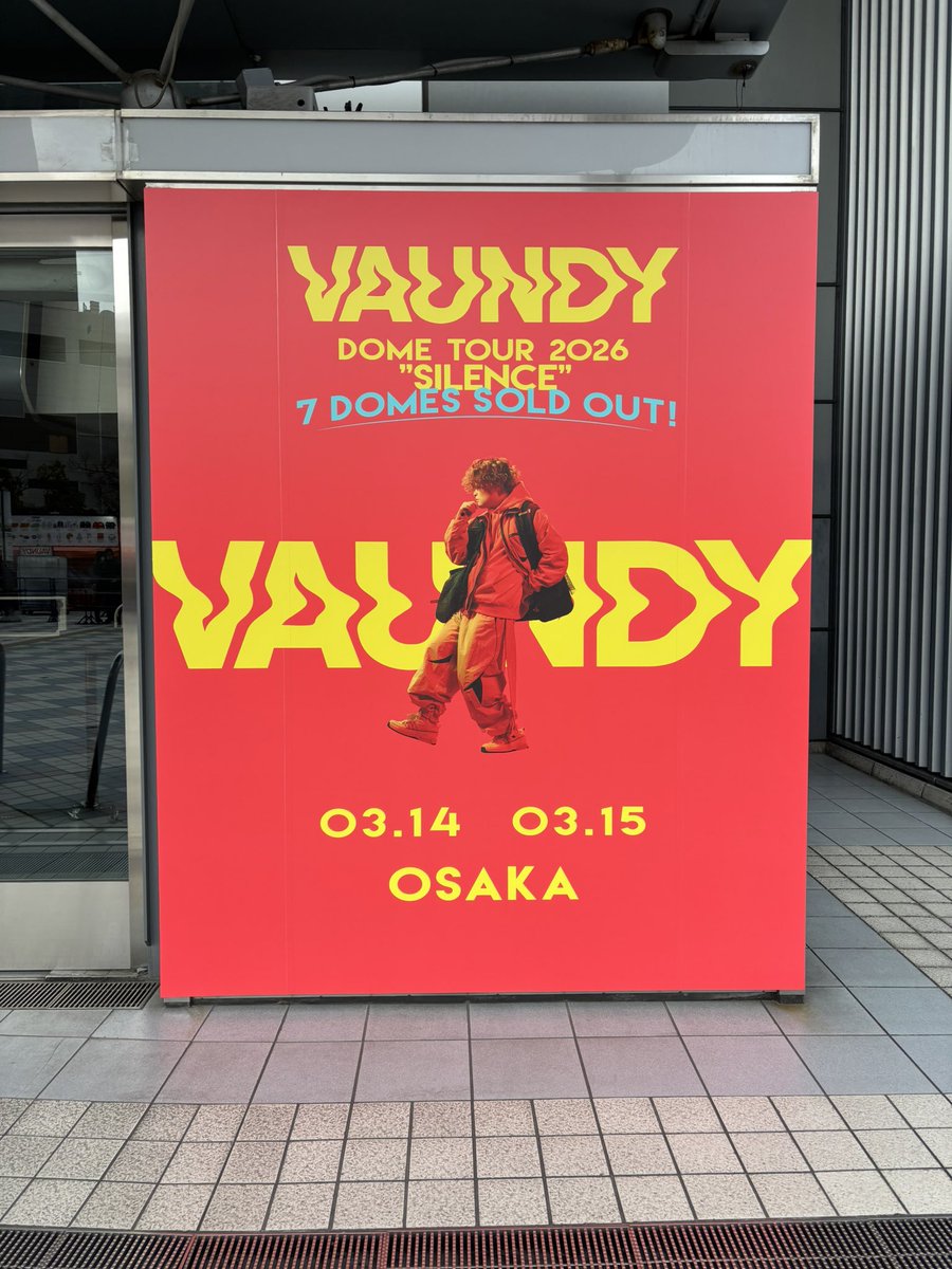 Vaundy___gnu's tweet photo. グッズ並びます!!
寒い！
 #vaundy_silence  #Vaundy  #京セラ https://t.co/SmSFUC5Etx