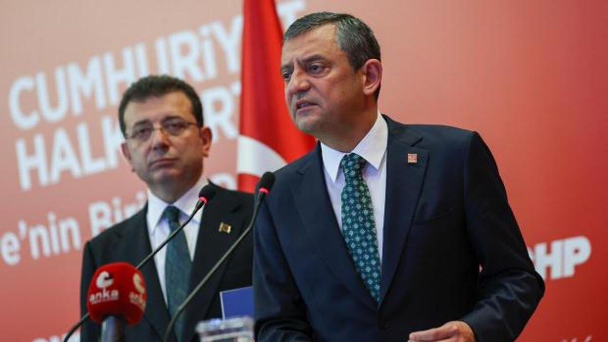 Özgür Özel:

"Eğer Ekrem Bey’in sokak performansından korkuyorlarsa, en azından ev hapsi versinler"

(Murat Yetkin)