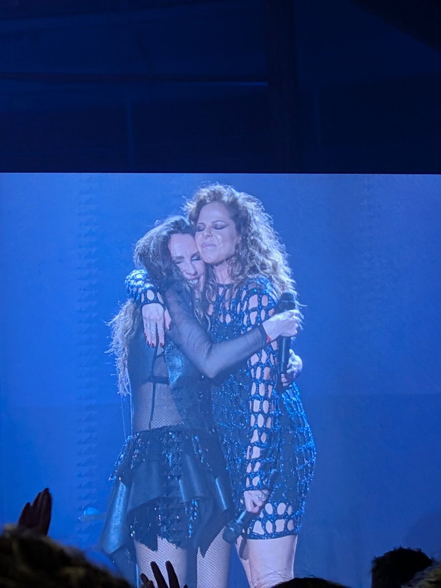 Esto ha sido un p*to sueño. Si os quiero más exploto. 

Gracias, gracias y gracias <a href="/_MaluOficial_/">Malú</a> <a href="/PastoraSoler/">Pastora Soler</a> 🥹