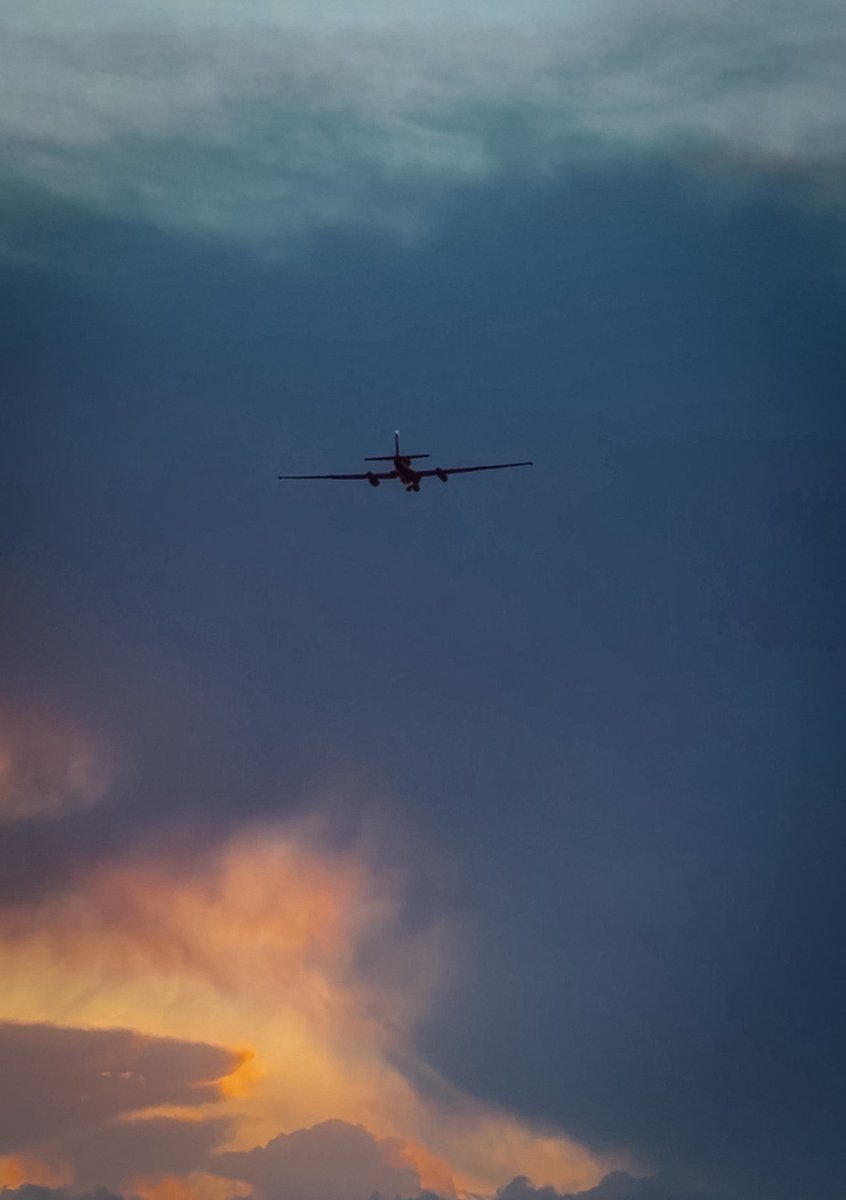 Planes Out The Window ✈️ tweet media