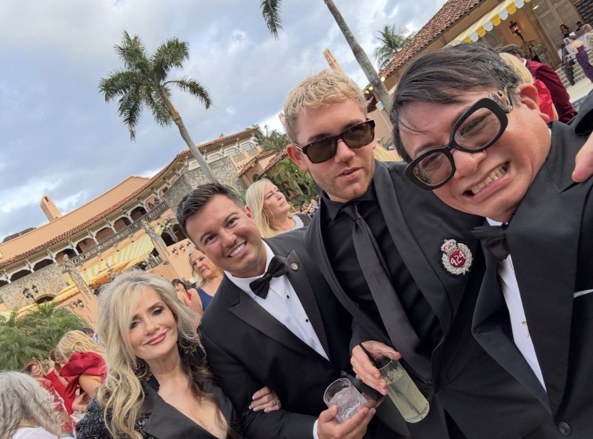andresoriano's tweet image. Red, White &amp;amp; Vogue was such an amazing event with amazing patriots  supporting our nation’s military veterans at Mar-A-Lago in Palm Beach, Florida! 🇺🇸
#BlessedLife #GratefulHeart  #GodBlessAmerica #MAGA #AndreSoriano #Charity #RedWhiteAndVogue #PalmBeach #Florida #USA ❤️🇺🇸