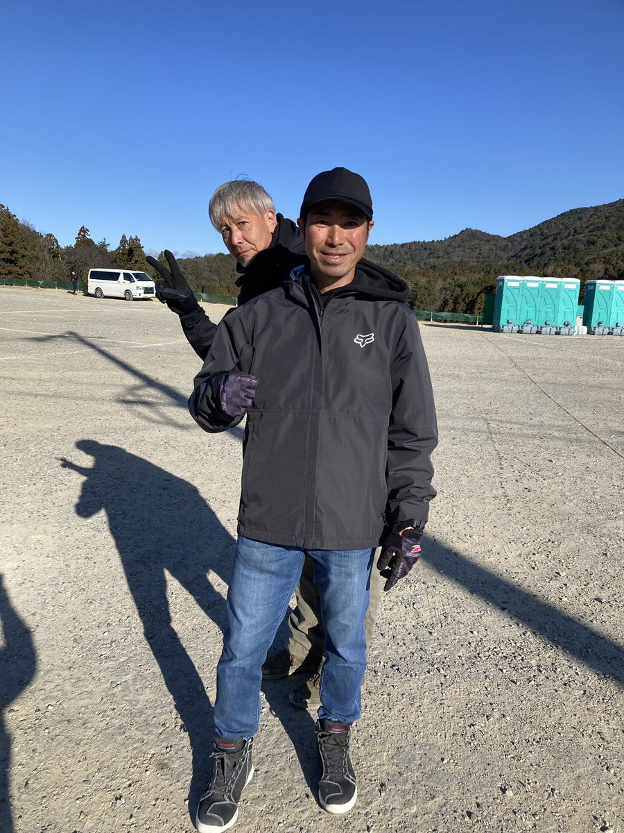 ekakiyatama's tweet photo. 今大会の立役者、小島庸平氏
今日も朝からめっちゃ忙しそう。
(ちらターニーを添えて)
#jmx https://t.co/YXbs22KkrY