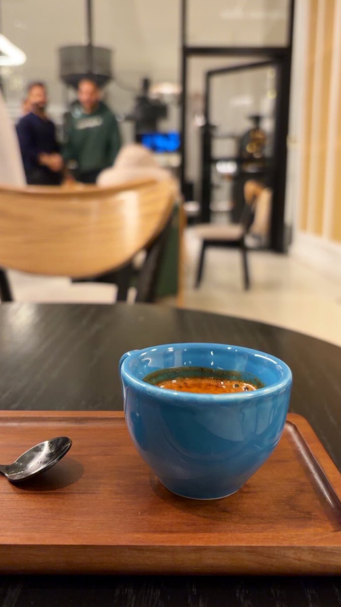 ما خـانت أوراق الشجُون وما خان الخريف
خانك الجذع وتخاذل لين ذبّلـت .. ( قوّته )