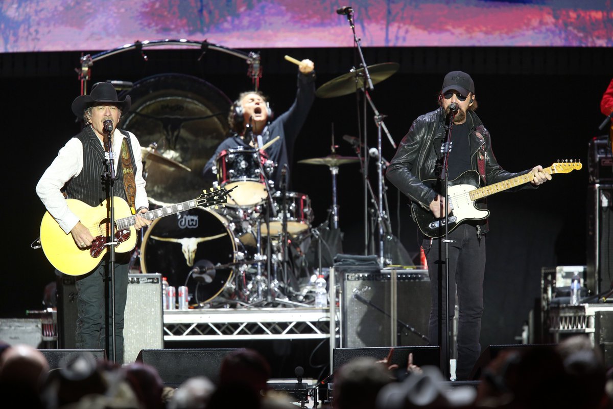 Country To Country Belfast tweet media