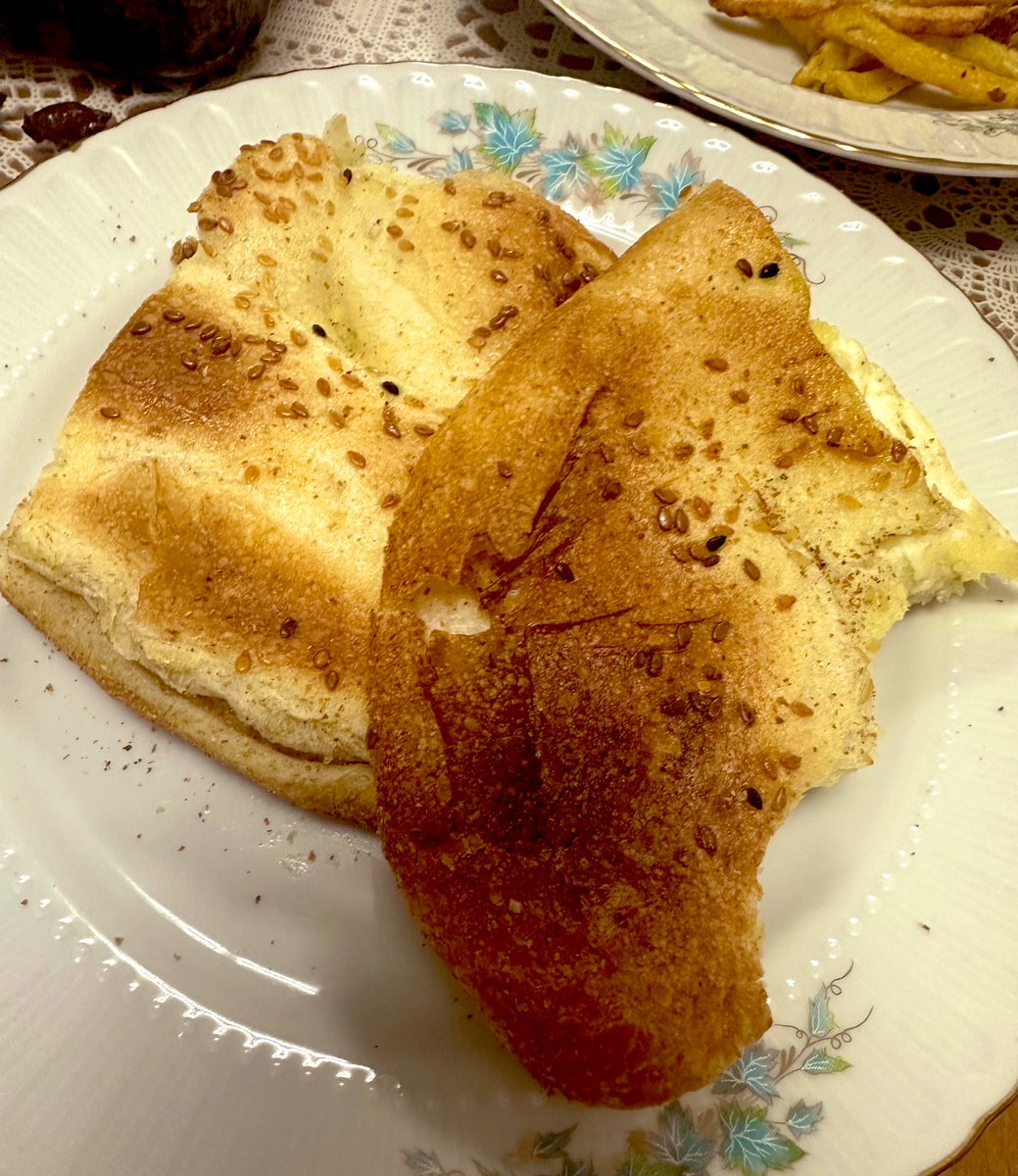 777_candy_'s tweet photo. Tostumu yedim…Yani sahur vaktı🤪
#bugünsahurluoruç
#sahur
#tost
#severiz https://t.co/i6JjFfsfwl