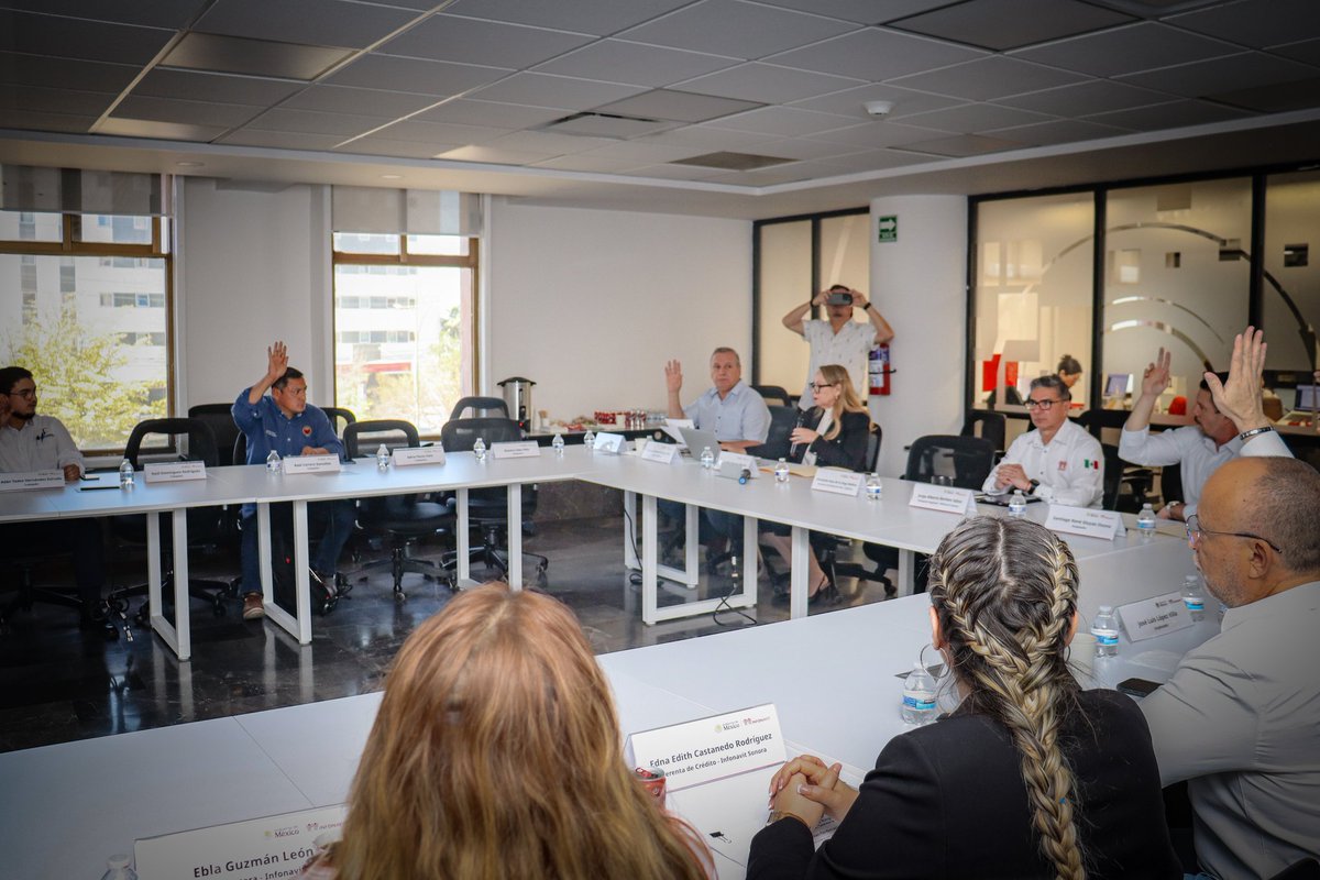 sonoracoves's tweet image. Comisión Consultiva Regional del @Infonavit en #Hermosillo. 🏠

Desde #COVES, con nuestro titular @Ing_PedroFontes como Secretario Técnico, coordinamos esfuerzos para que más familias sonorenses accedan a una vivienda digna. 🤝

#SonoraSeTransforma