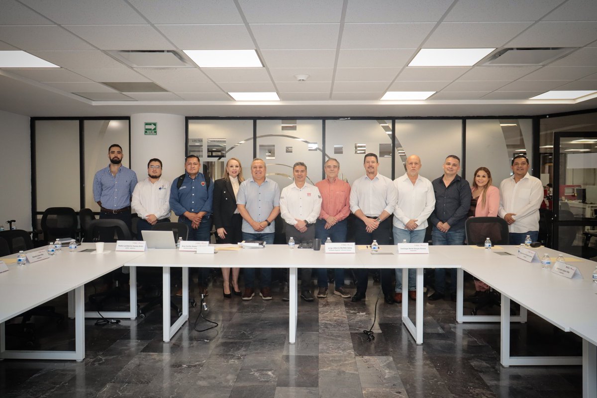 sonoracoves's tweet image. Comisión Consultiva Regional del @Infonavit en #Hermosillo. 🏠

Desde #COVES, con nuestro titular @Ing_PedroFontes como Secretario Técnico, coordinamos esfuerzos para que más familias sonorenses accedan a una vivienda digna. 🤝

#SonoraSeTransforma