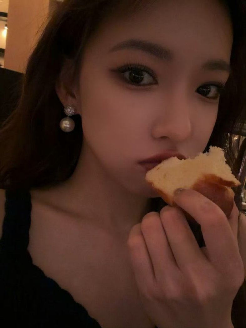 WJSNDAILY's tweet image. [TRANS] 260313 #CHENGXIAO Weibo update

Bubbling ~ 🫧🥂💕
#NewestXiaoInfo #HelloSpring

#성소 #程潇