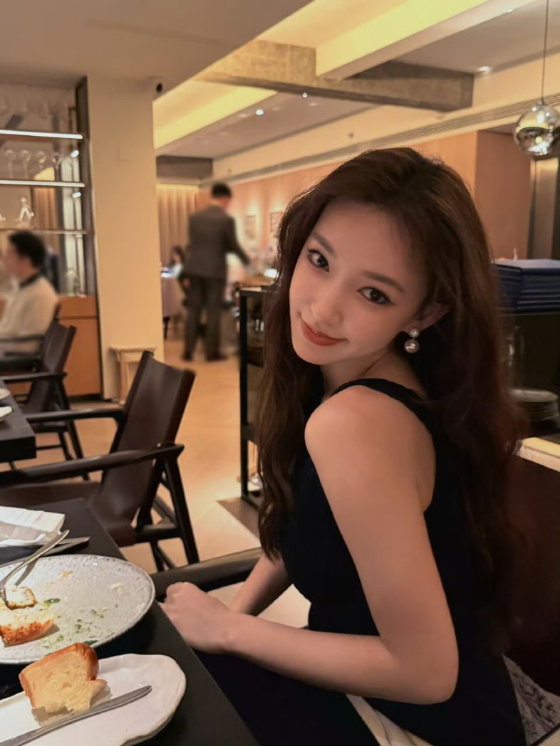 WJSNDAILY's tweet image. [TRANS] 260313 #CHENGXIAO Weibo update

Bubbling ~ 🫧🥂💕
#NewestXiaoInfo #HelloSpring

#성소 #程潇