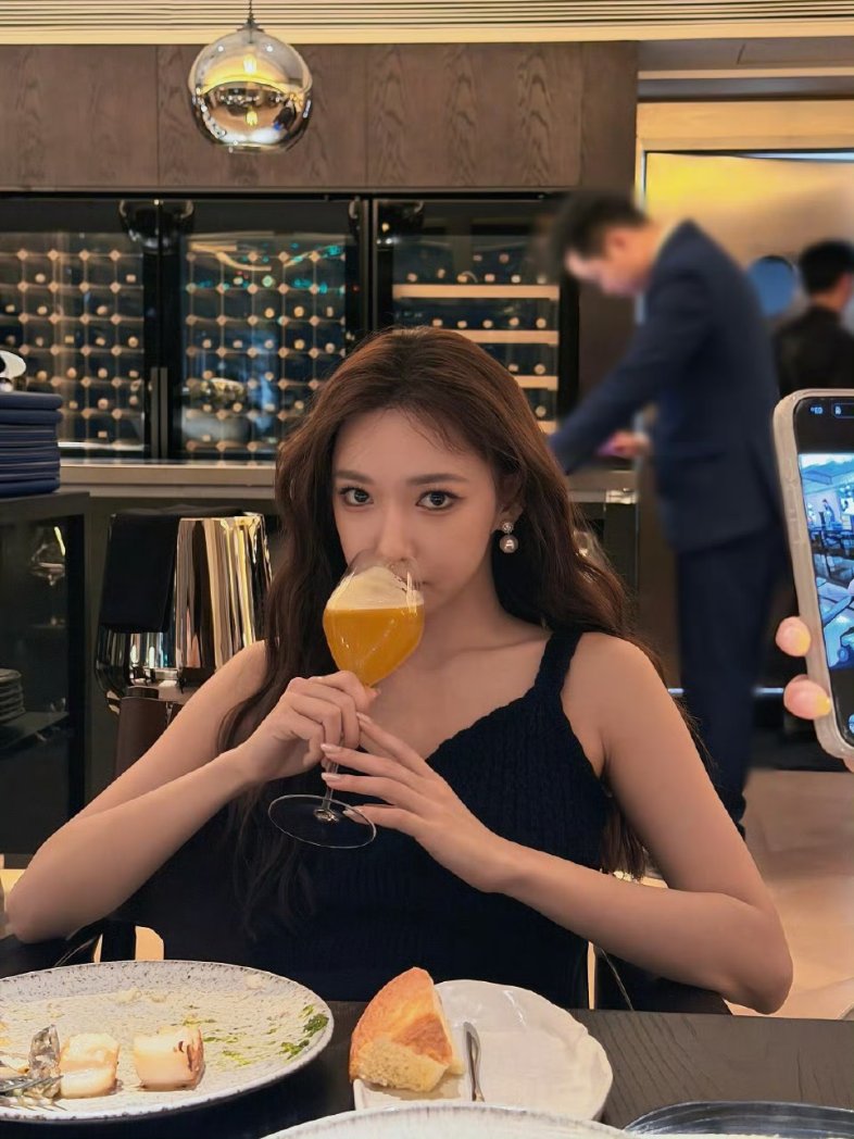 WJSNDAILY's tweet image. [TRANS] 260313 #CHENGXIAO Weibo update

Bubbling ~ 🫧🥂💕
#NewestXiaoInfo #HelloSpring

#성소 #程潇