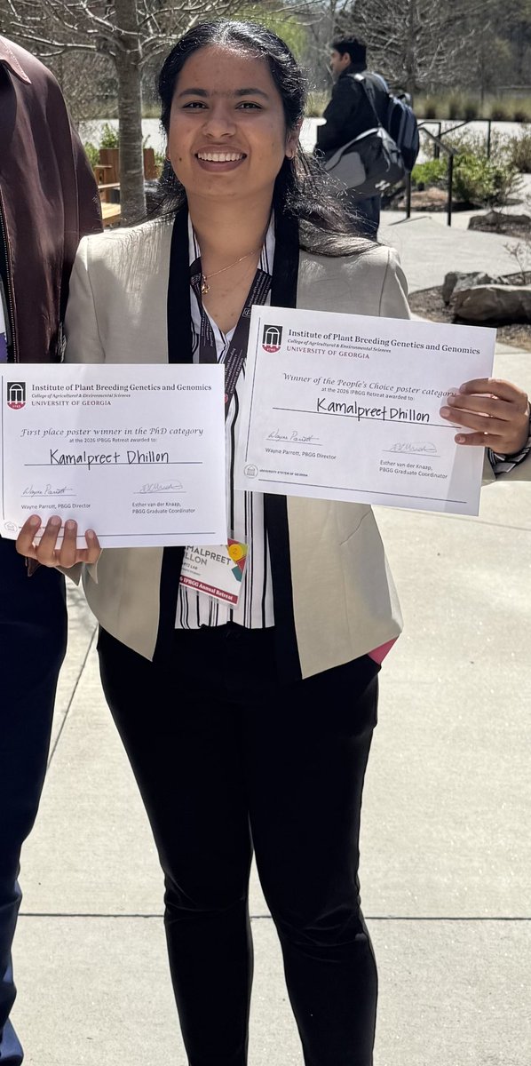 PhillipVines's tweet photo. What a great time at the @PBGGatUGA retreat this week! Dr. Schwartz and I are super proud of @kamal_dhillon24 for her hard work and outstanding effort. First place finish in PhD section and she won the People’s Choice Award! All presentations were great! @ugatiftonturf https://t.co/2wsAKX9tCP