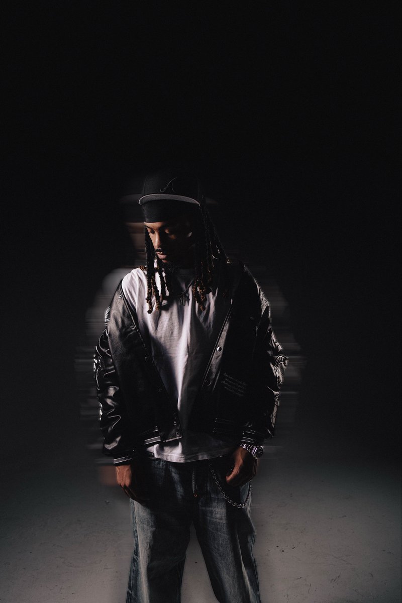 That fly photographer. tweet media