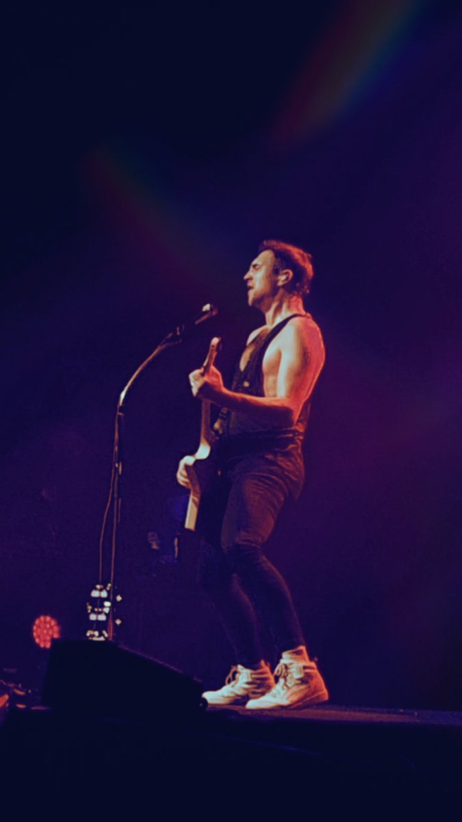 AurelieDo's tweet photo. #royalrepublic à l'aéronef à lille⚡️ https://t.co/Asq2hVFsk4
