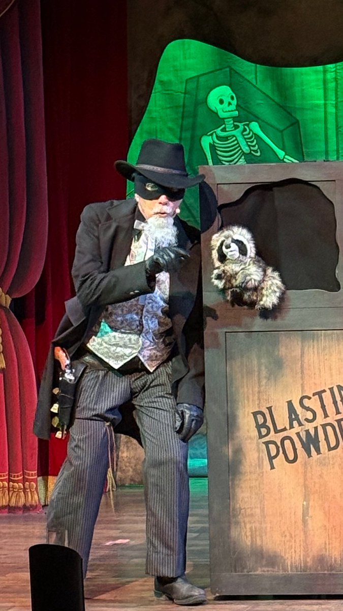 ParksAndCons's tweet image. The Great Bank Robbery is such a great melodrama to accompany the return of the Bird Cage #BoysenberryFestival