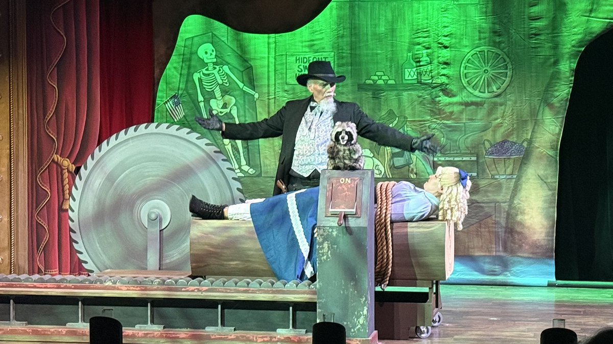 ParksAndCons's tweet image. The Great Bank Robbery is such a great melodrama to accompany the return of the Bird Cage #BoysenberryFestival