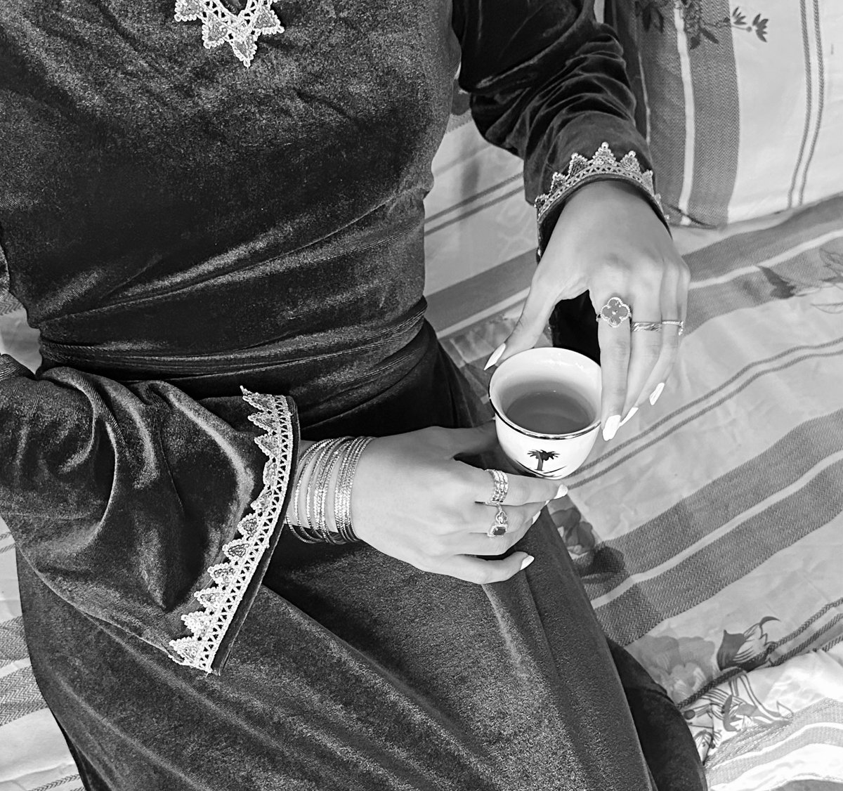 _11Norah_'s tweet photo. -🖤- https://t.co/UzjuT1yeZF