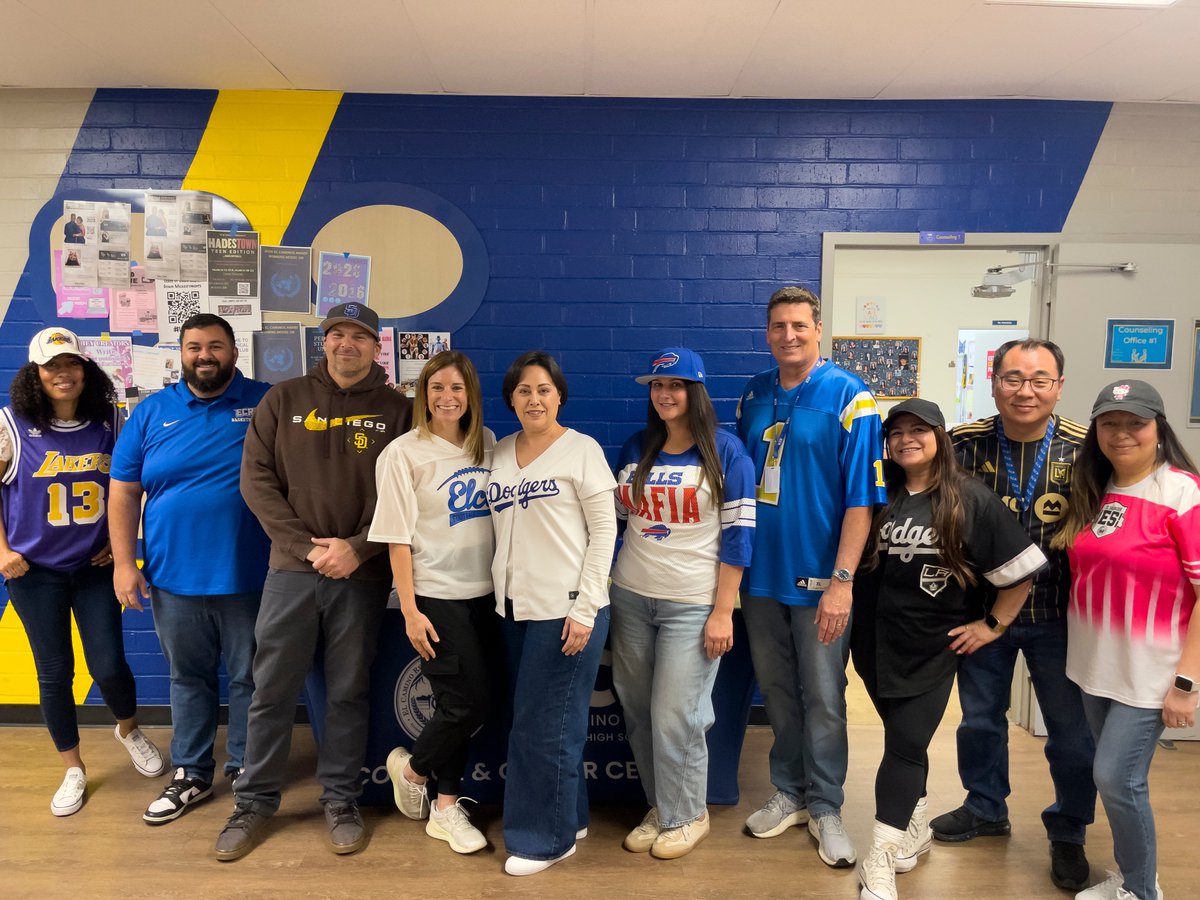 ECRCHS's tweet image. Staff brought the heat yesterday for Sports Day🔥

Who do you think had the best jersey? 🤔

Go Royals! 🐻🎉

#WeAreECR | #GoRoyals | #SpiritWeek | #Teachers | #sports
