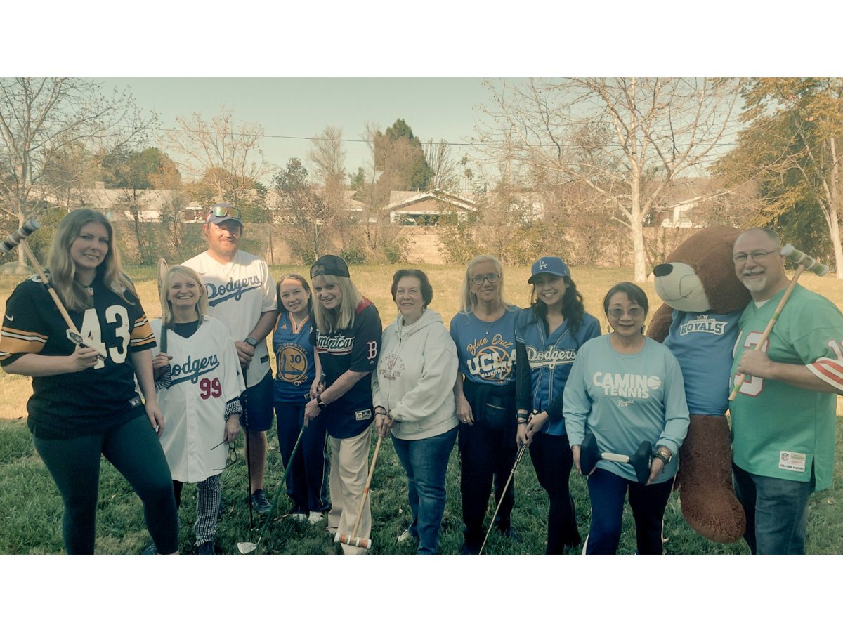 ECRCHS's tweet image. Staff brought the heat yesterday for Sports Day🔥

Who do you think had the best jersey? 🤔

Go Royals! 🐻🎉

#WeAreECR | #GoRoyals | #SpiritWeek | #Teachers | #sports